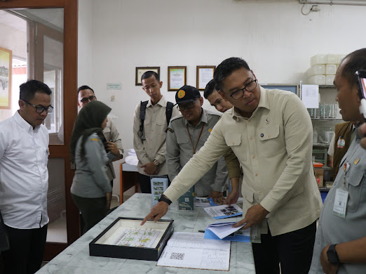 Wamentan Sudaryono Sebut Balai Pertanian di Karawang Ini Bak Markas Satria Baja Hitam